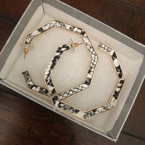 Stella & Ruby Neiman Marcus snakeskin print gold backed open hoop earrings NEW